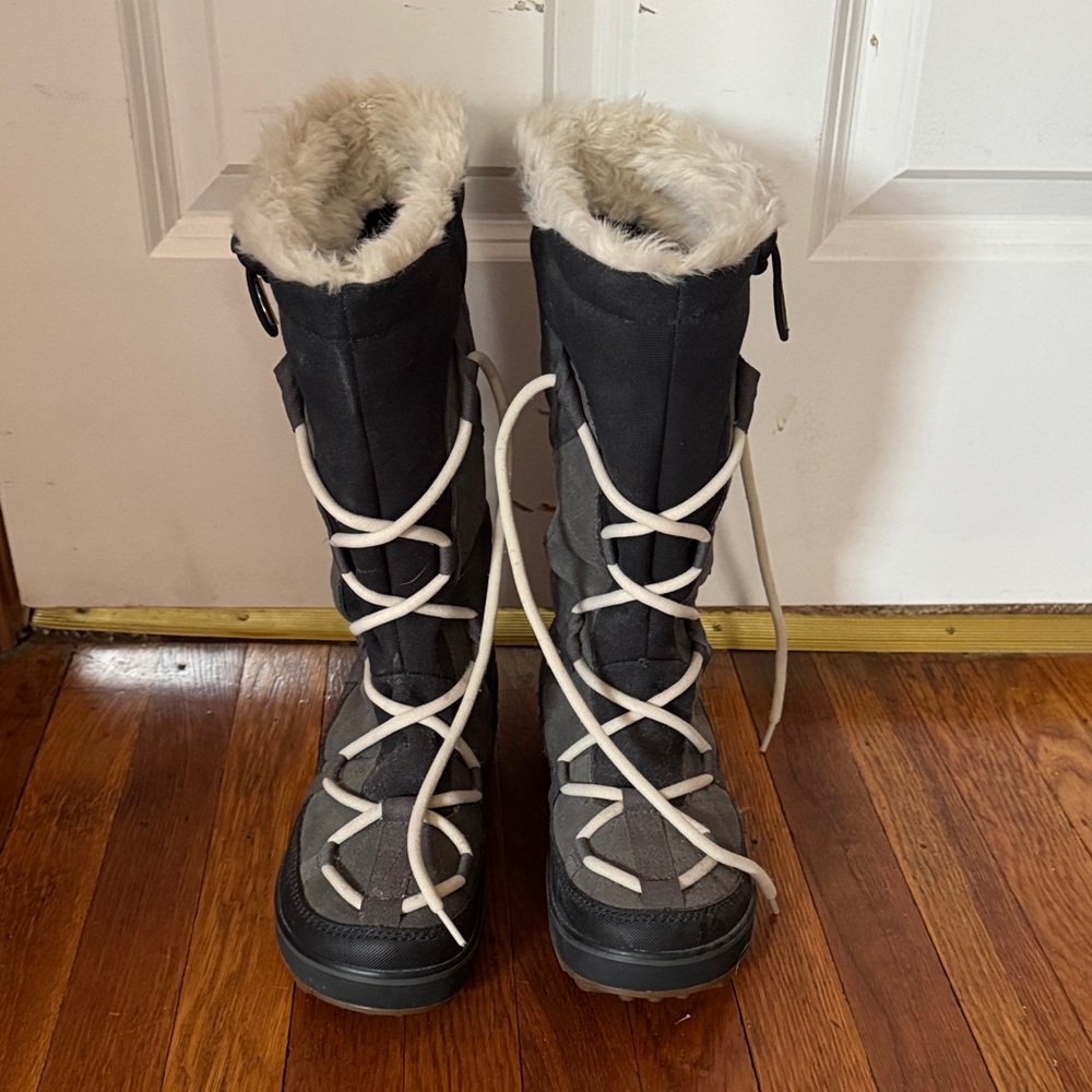 Sorel Snow Boots W7 - Black & White